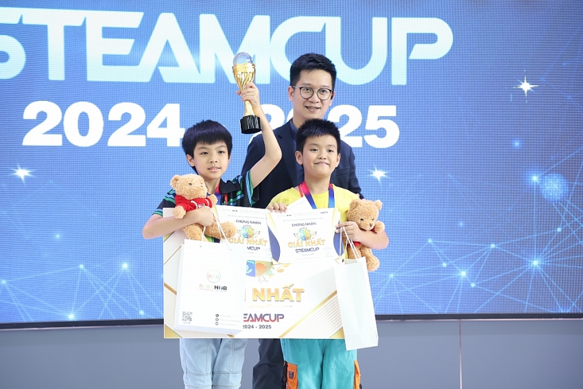 Chung kết STEAMCUP 2024 - 2025: Học sinh Hà Nội tranh tài mô phỏng cứu trợ thiên tai