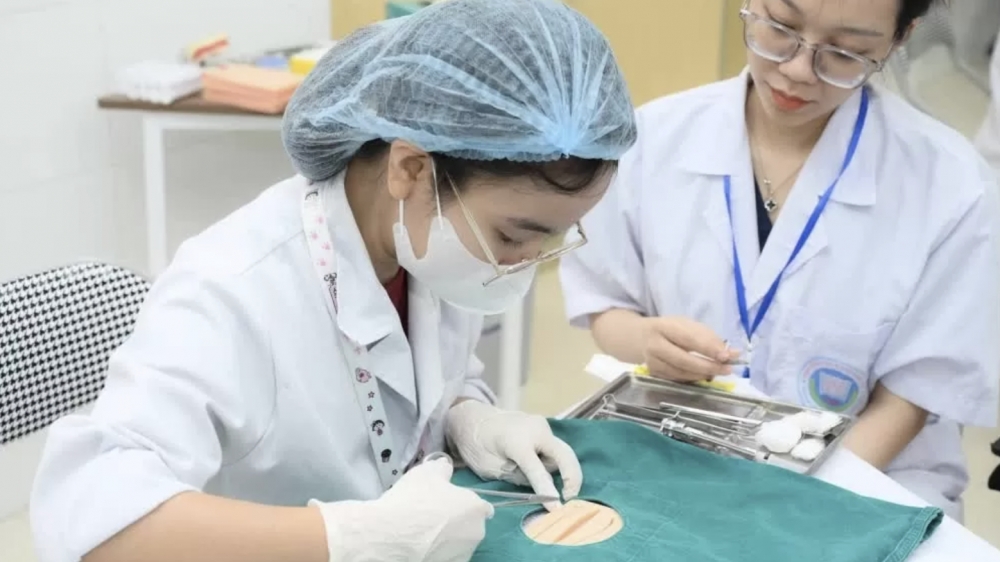 Năm nay, Trường Đại học Y Hà Nội dành 40% cho tuyển thẳng, lần đầu xét tổ hợp A00