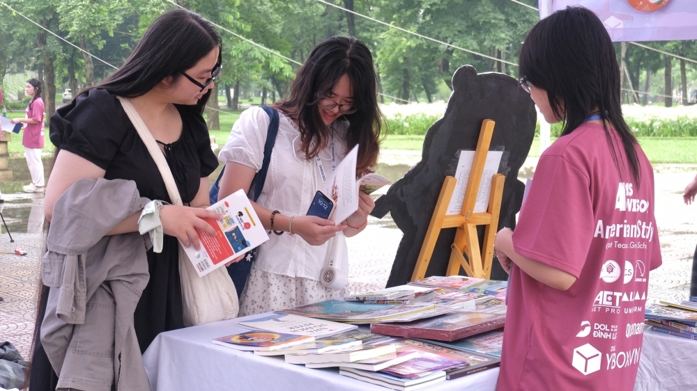 Hành trình khám phá Thị trấn Bohemian trong lòng núi lửa đầy đặc sắc cùng The Hidden Book 2025