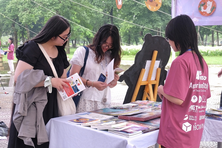 Hành trình khám phá Thị Trấn Bohemian Trong Lòng Núi Lửa đầy đặc sắc cùng The Hidden Book 2025