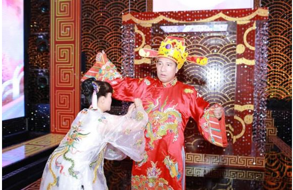 Lộ ảnh hậu trường ghi hình Táo quân 2023, vợ chồng Công Lý gây chú ý Lộ ảnh hậu trường ghi hình Táo quân 2023, vợ chồng Công Lý gây chú ý