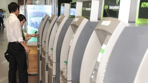 Tin ngân hàng ngày 14/1: Vietcombank tăng gấp đôi hạn mức rút tiền ATM mỗi lần giao dịch