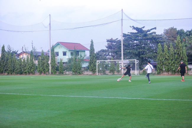 Đội tuyển Việt Nam được BTC bố trí an ninh bảo vệ khi tập luyện