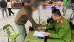 Chiếm dụng vỉa hè mở bãi trông xe ở Hà Nội, người đàn ông bị xử lý