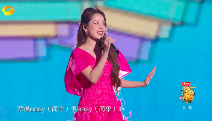 Chi Pu gây sốt khi hát cùng Huỳnh Hiểu Minh và dàn "Chị đẹp" Trung Quốc