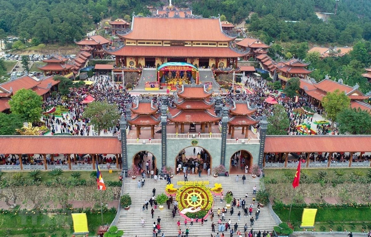 Chùa Ba Vàng – ngôi chùa có kiến trúc độc đáo, địa thế tọa sơn ở Quảng Ninh
