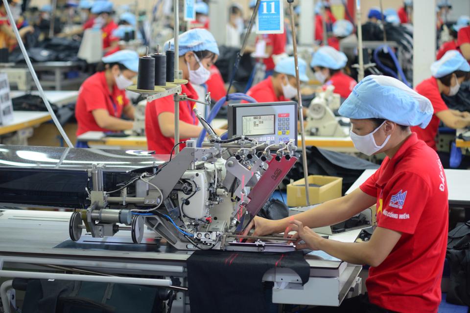 Năm 2024, doanh nghiệp Việt làm gì để tăng trưởng sản xuất, kinh doanh?