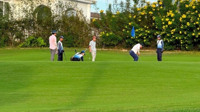 Cho thôi chức Giám đốc Sở NN&PTNT Bắc Ninh chơi golf trong giờ hành chính