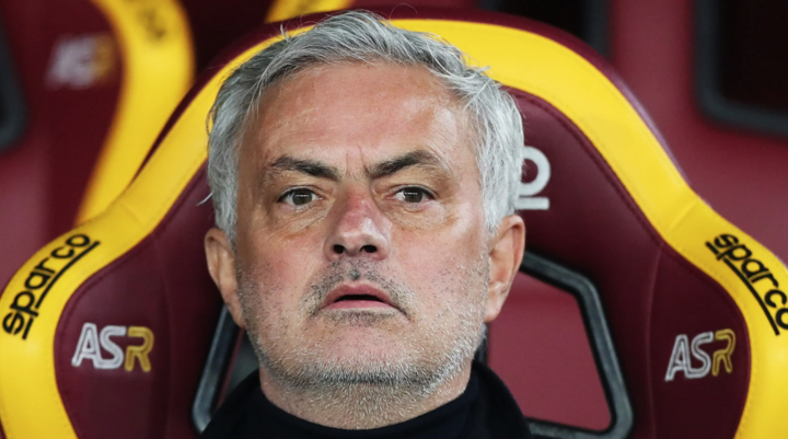 AS Roma sa thải HLV Mourinho