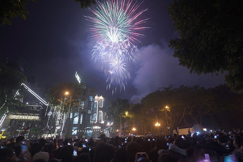 Mãn nhãn màn pháo hoa chào năm mới 2025 tại Hà Nội