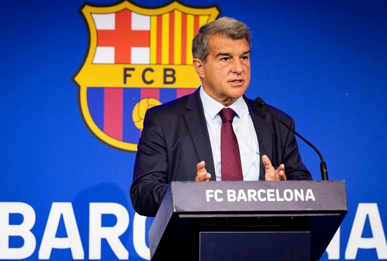 Chủ tịch Laporta của Barca bị đề nghị từ chức