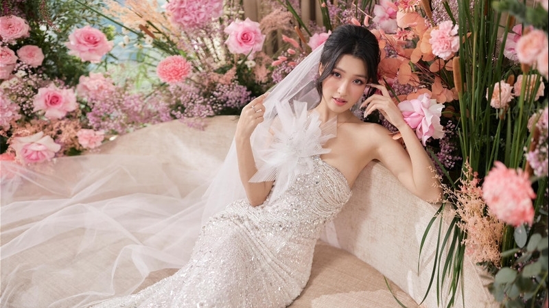 Những lần mặc áo cưới gây sốt của Á hậu Phương Nhi