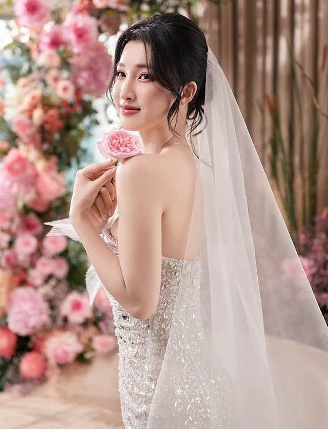 Những lần mặc áo cưới gây sốt của Á hậu Phương Nhi