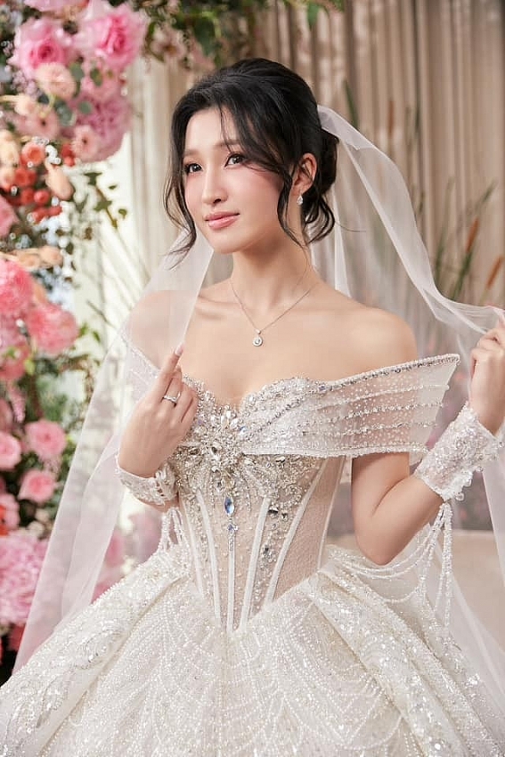 Những lần mặc áo cưới gây sốt của Á hậu Phương Nhi