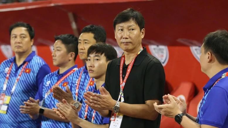 HLV Kim Sang-sik muốn Son Heung-min thi đấu cho tuyển Việt Nam