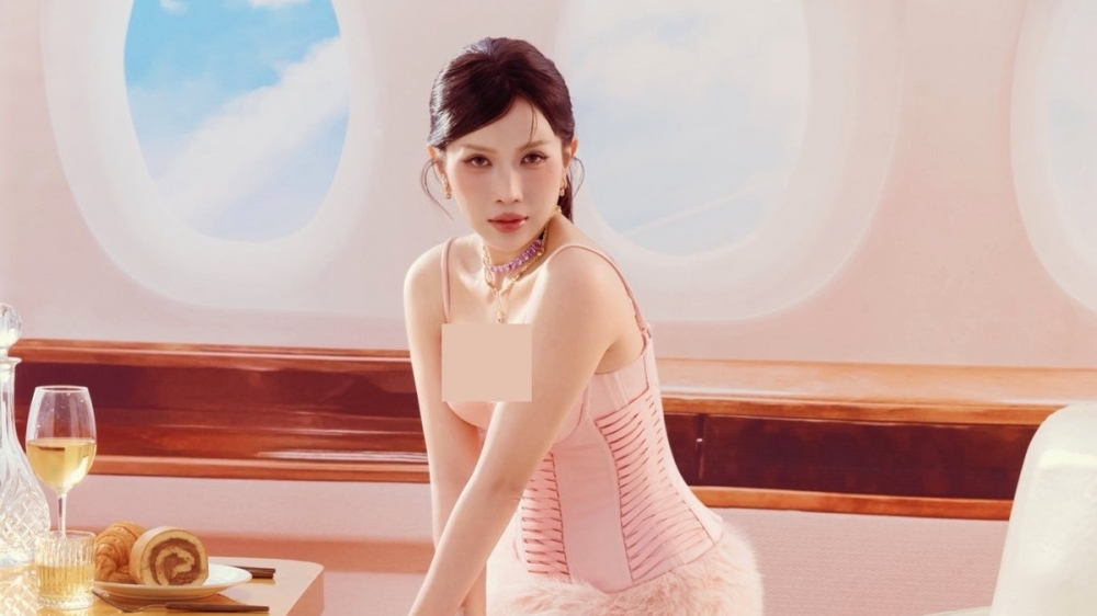 Khả Như khoe vẻ gợi cảm, tươi mới dịp đầu năm