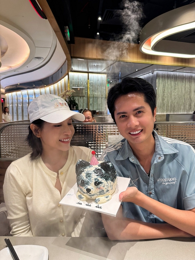 Khả Như khoe vẻ gợi cảm, tươi mới dịp đầu năm