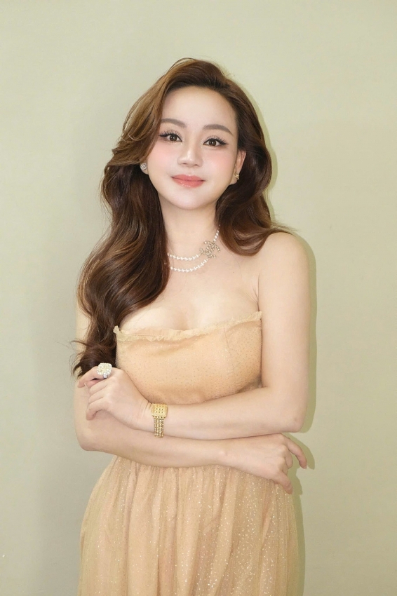 Vy Oanh ngày càng gợi cảm, tận hưởng cuộc sống hôn nhân viên mãn Vy Oanh ngày càng gợi cảm, tận hưởng cuộc sống hôn nhân viên mãn