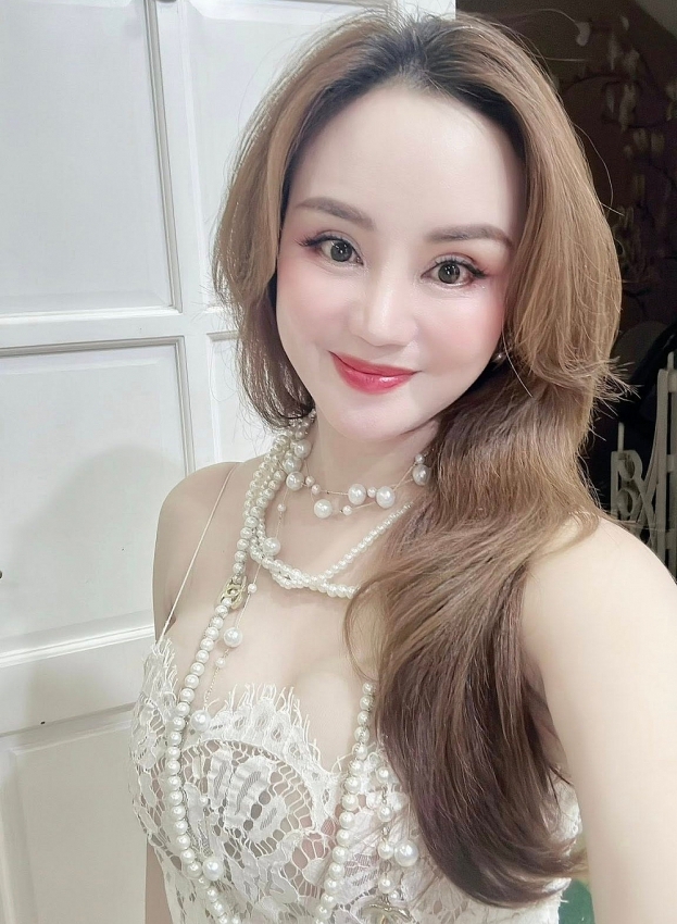 Vy Oanh ngày càng gợi cảm, tận hưởng cuộc sống hôn nhân viên mãn Vy Oanh ngày càng gợi cảm, tận hưởng cuộc sống hôn nhân viên mãn