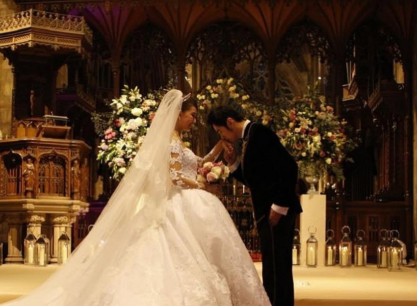 ‘Ông hoàng nhạc pop’ Châu Kiệt Luân hạnh phúc bên vợ lai Tây