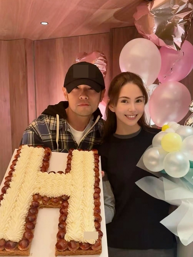 ‘Ông hoàng nhạc pop’ Châu Kiệt Luân hạnh phúc bên vợ lai Tây