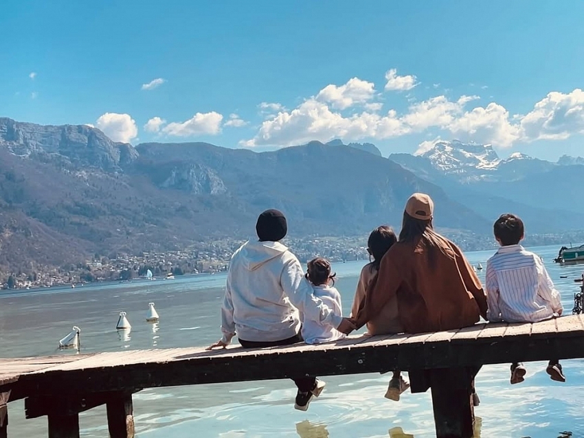 ‘Ông hoàng nhạc pop’ Châu Kiệt Luân hạnh phúc bên vợ lai Tây