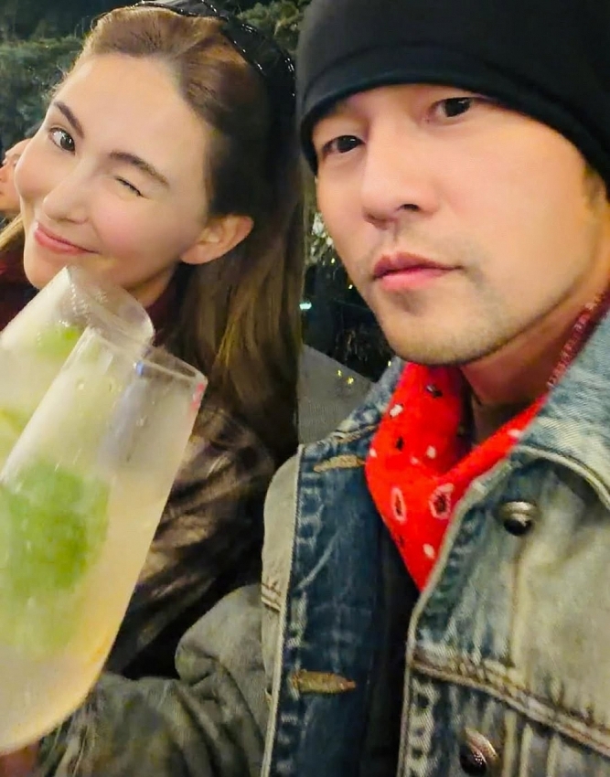 ‘Ông hoàng nhạc pop’ Châu Kiệt Luân hạnh phúc bên vợ lai Tây