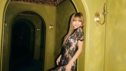 Lisa (BLACKPINK) khoe khéo nội y đầy gợi cảm