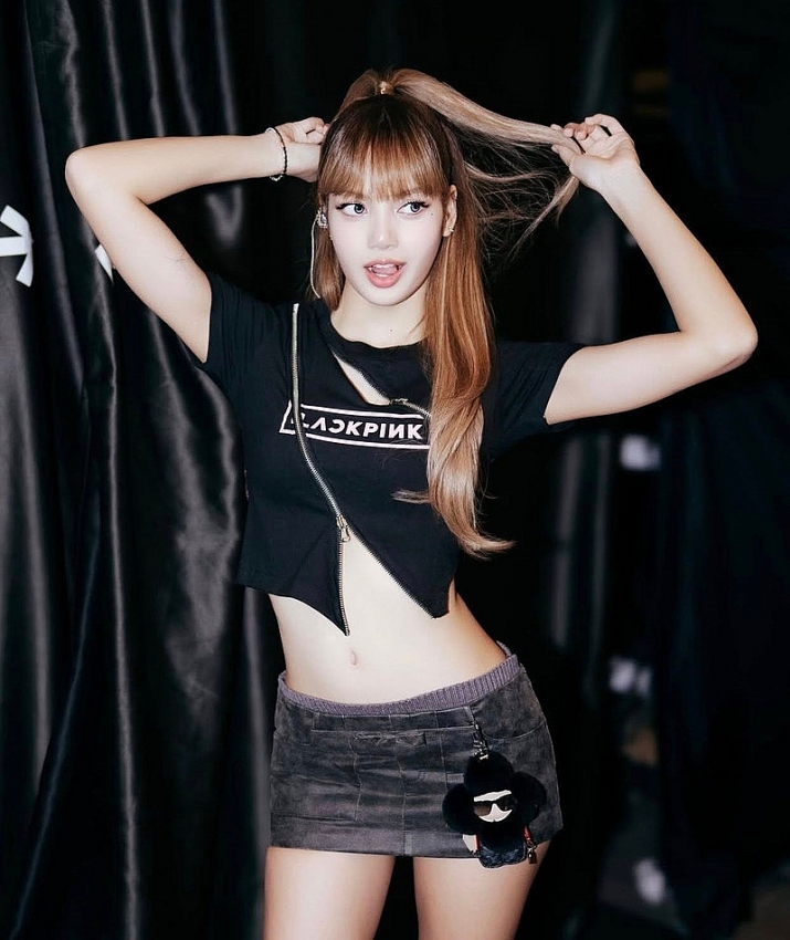 Lisa (BLACKPINK) khoe khéo nội y đầy gợi cảm Lisa (BLACKPINK) khoe khéo nội y đầy gợi cảm