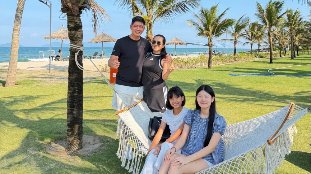 Khoảnh khắc hạnh phúc của Bình Minh bên vợ con trong chuyến du lịch đầu năm