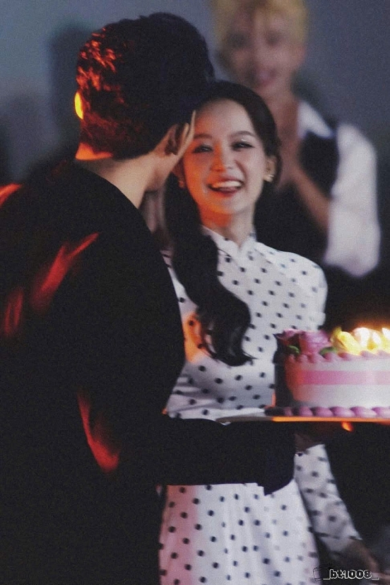 Diễn viên Liên Bỉnh Phát khoe ảnh bên bạn gái