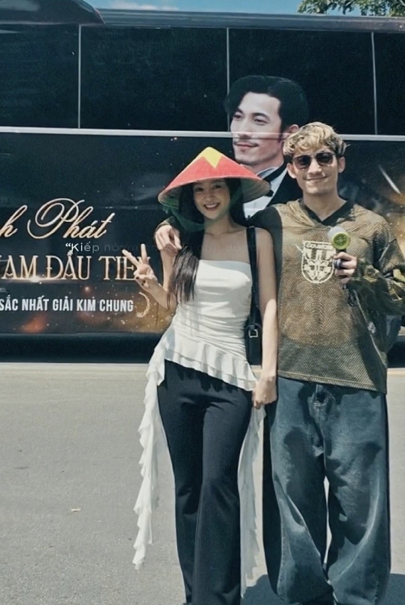 Diễn viên Liên Bỉnh Phát khoe ảnh bên bạn gái