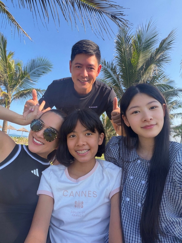 Khoảnh khắc hạnh phúc của Bình Minh bên vợ con trong chuyến du lịch đầu năm