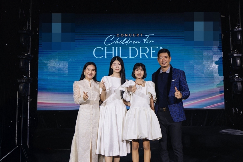 Khoảnh khắc hạnh phúc của Bình Minh bên vợ con trong chuyến du lịch đầu năm