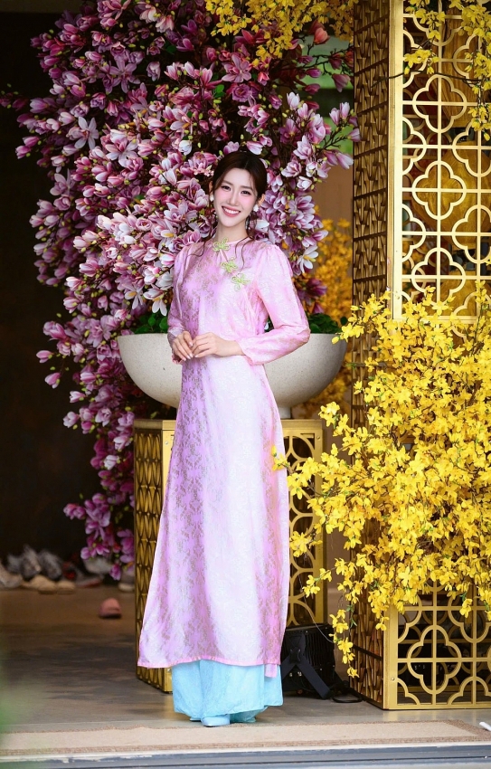 Mỹ nhân Việt ghi điểm với hình ảnh rạng ngời trong tà áo dài đầu năm