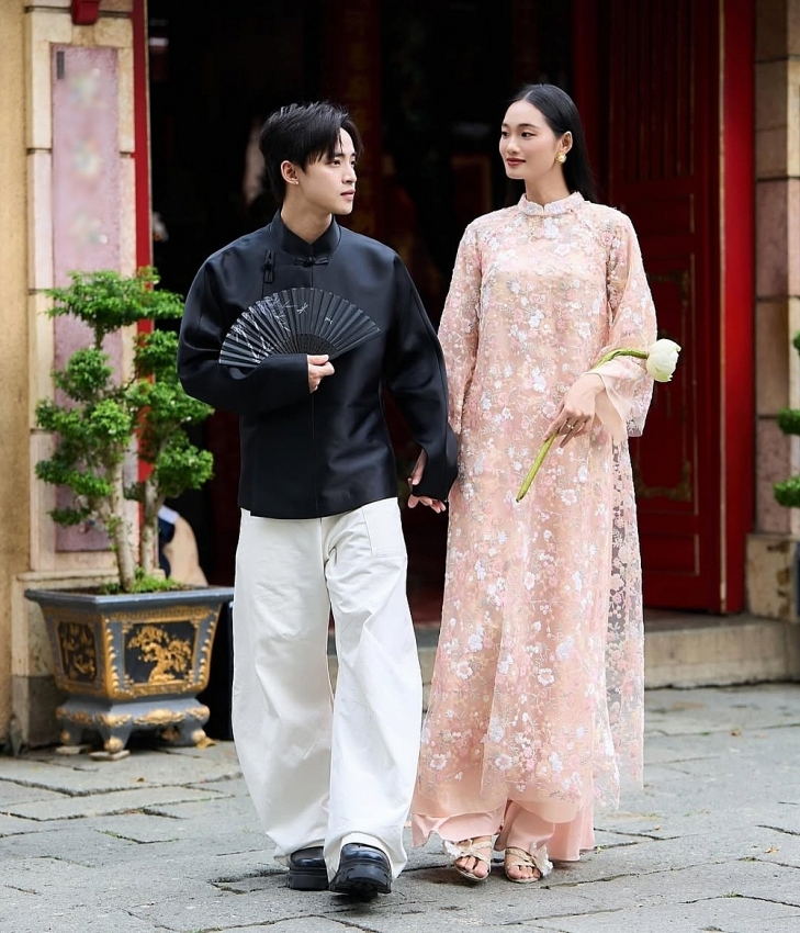 Mỹ nhân Việt ghi điểm với hình ảnh rạng ngời trong tà áo dài đầu năm