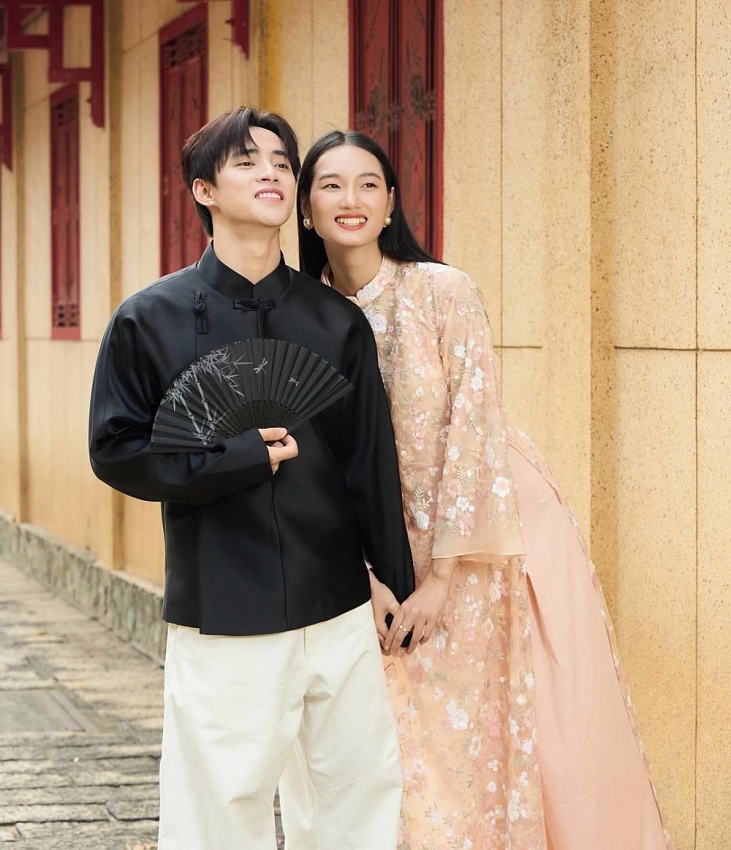 Mỹ nhân Việt ghi điểm với hình ảnh rạng ngời trong tà áo dài đầu năm