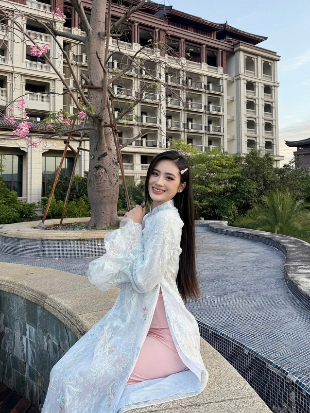 Mỹ nhân Việt ghi điểm với hình ảnh rạng ngời trong tà áo dài đầu năm