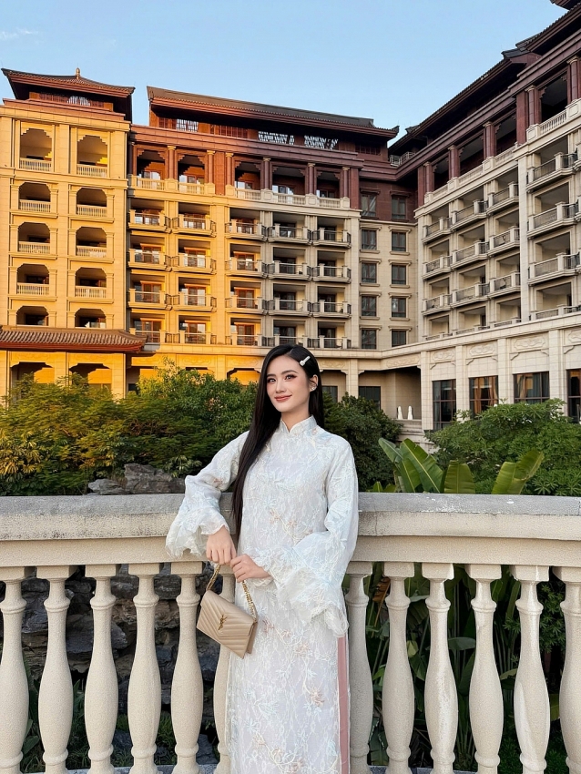 Mỹ nhân Việt ghi điểm với hình ảnh rạng ngời trong tà áo dài đầu năm