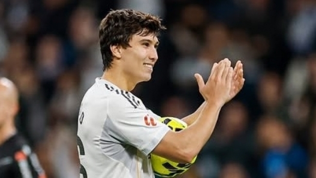 Lập hat-trick hoàn hảo, tiền đạo trẻ Real Madrid đi vào lịch sử