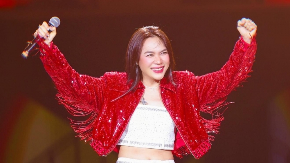 Mỹ Tâm gây sốt với loạt ảnh selfie ngọt ngào ở tuổi 44