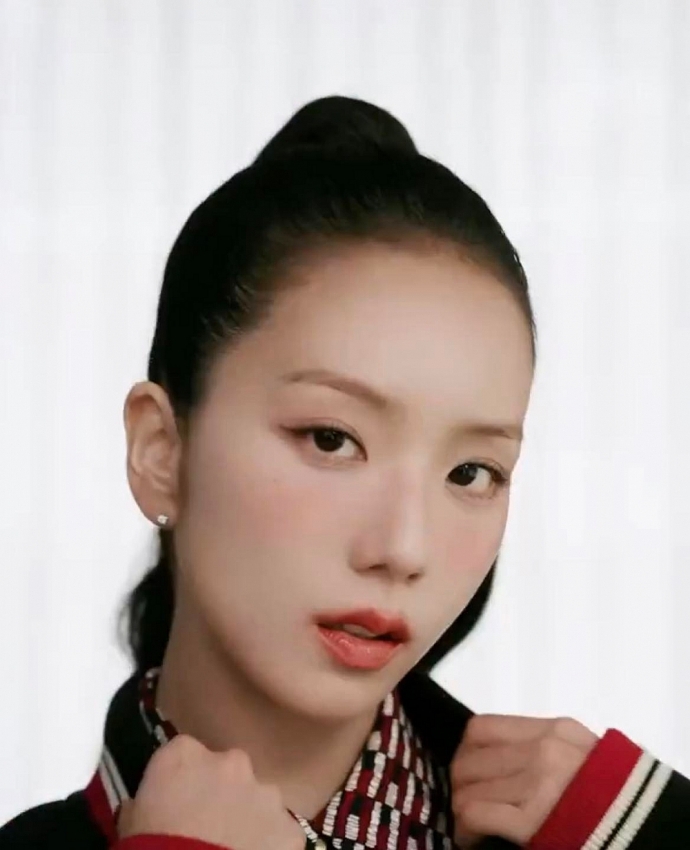 Jisoo đón tuổi mới cùng Vogue Hong Kong nhan sắc và thần thái không góc chết Jisoo đón tuổi mới cùng Vogue Hong Kong nhan sắc và thần thái không góc chết