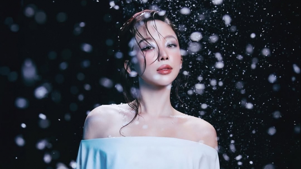 Tóc Tiên chiêu đãi fandom bằng bộ ảnh “công chúa tuyết” cực xinh