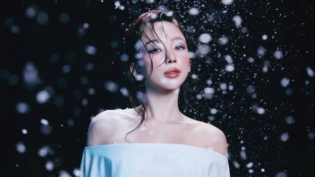 Tóc Tiên chiêu đãi fandom bằng bộ ảnh “công chúa tuyết” cực xinh