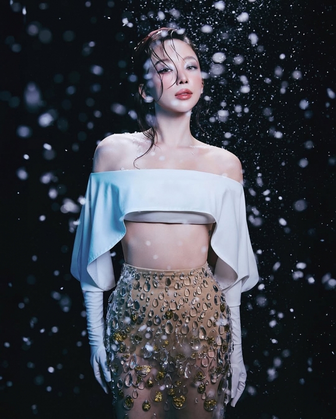 Tóc Tiên chiêu đãi fandom bằng bộ ảnh “công chúa tuyết” cực xinh Tóc Tiên chiêu đãi fandom bằng bộ ảnh “công chúa tuyết” cực xinh