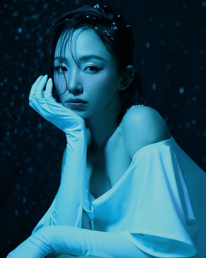 Tóc Tiên chiêu đãi fandom bằng bộ ảnh “công chúa tuyết” cực xinh Tóc Tiên chiêu đãi fandom bằng bộ ảnh “công chúa tuyết” cực xinh