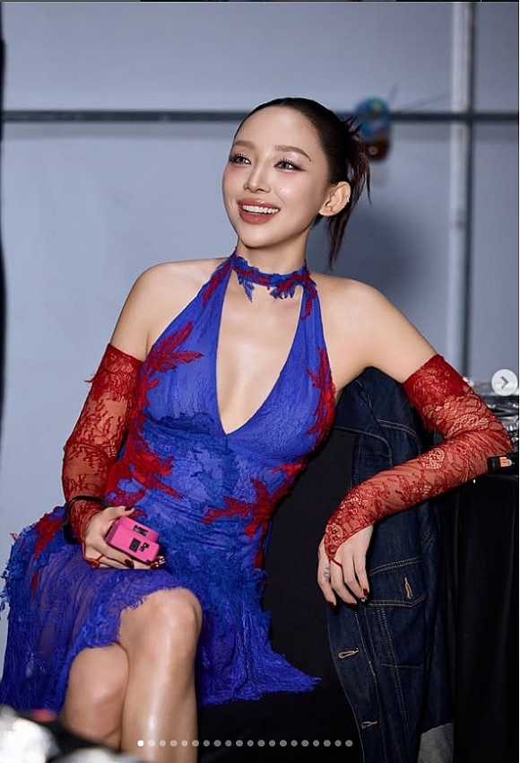 Tóc Tiên chiêu đãi fandom bằng bộ ảnh “công chúa tuyết” cực xinh Tóc Tiên chiêu đãi fandom bằng bộ ảnh “công chúa tuyết” cực xinh