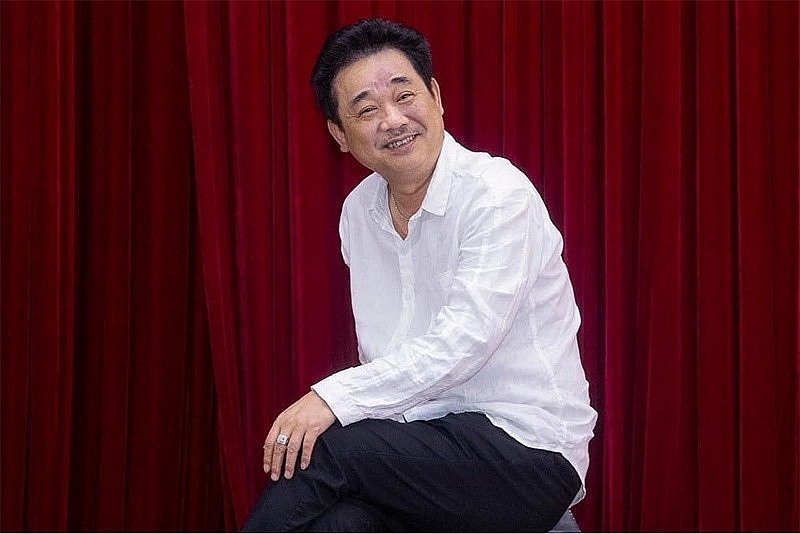 NSND Quốc Khánh gây chú ý khi lộ diện