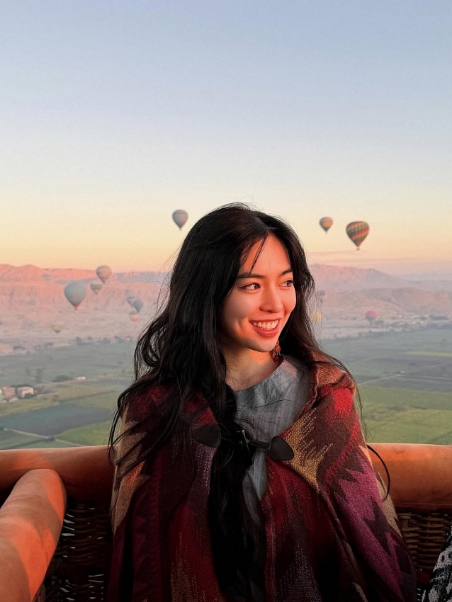 Ngắm vẻ đẹp ngọt ngào của Khánh Vân 'Mắt Biếc' trên khinh khí cầu tại Ai Cập Ngắm vẻ đẹp ngọt ngào của Khánh Vân 'Mắt Biếc' trên khinh khí cầu tại Ai Cập
