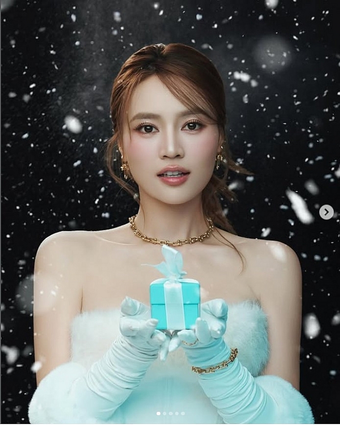 ‘Ngọc nữ làng giải trí’ Ninh Dương Lan Ngọc gây chú ý với giao diện lạ